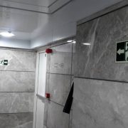 نصب تابلو و علائم خروج در فضاهای عمومی